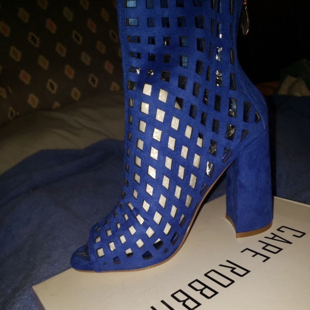 WOMEN'S ARAMA-3 HIGH HEEL BOOTIE. Never worn